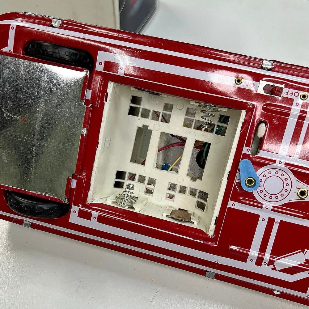 Vintage 1960s Litho Tin Battery Space Car Rocket Ship Red collectible - Picture 9 of 10